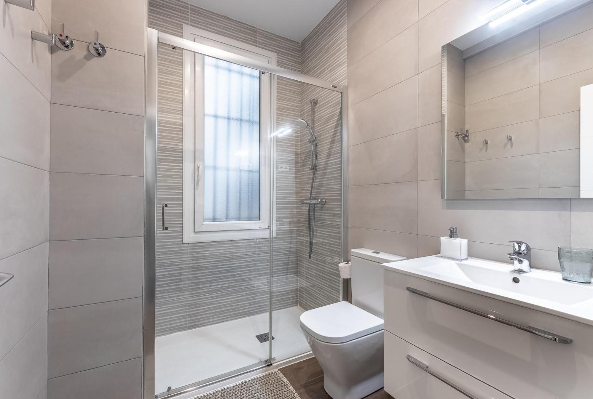 Homeloving Apartment Bilbao Centre With Parking Luaran gambar