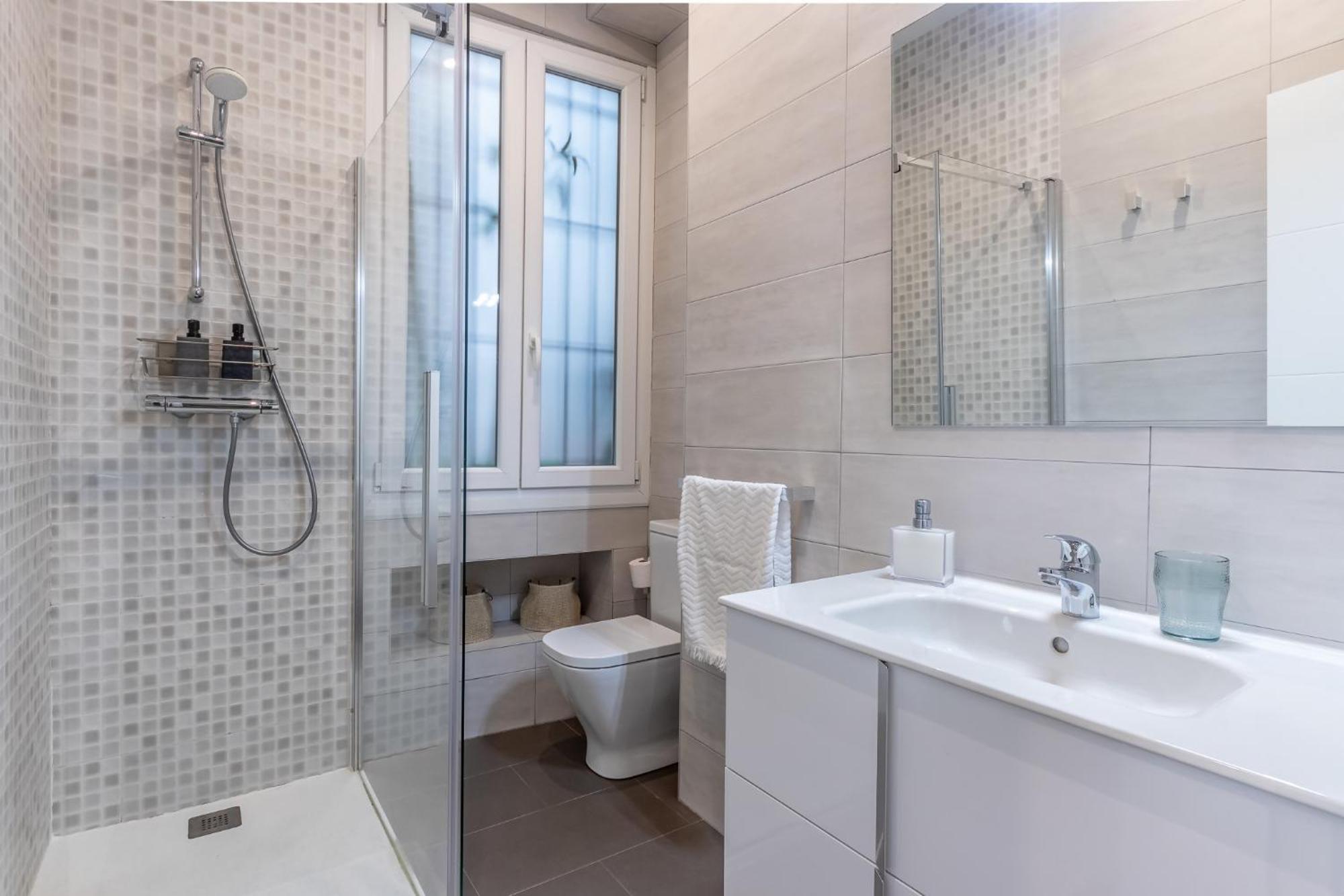 Homeloving Apartment Bilbao Centre With Parking Luaran gambar