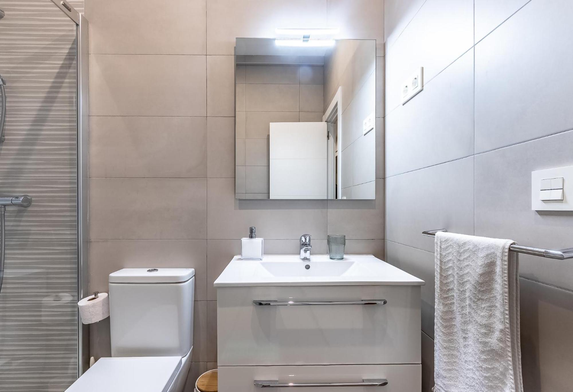 Homeloving Apartment Bilbao Centre With Parking Luaran gambar