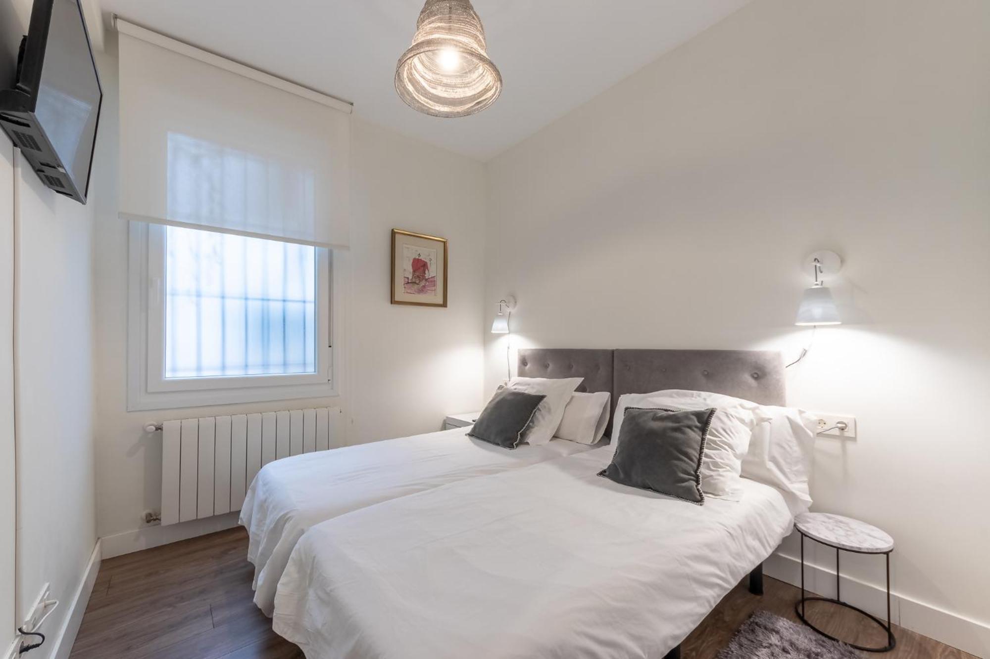 Homeloving Apartment Bilbao Centre With Parking Luaran gambar